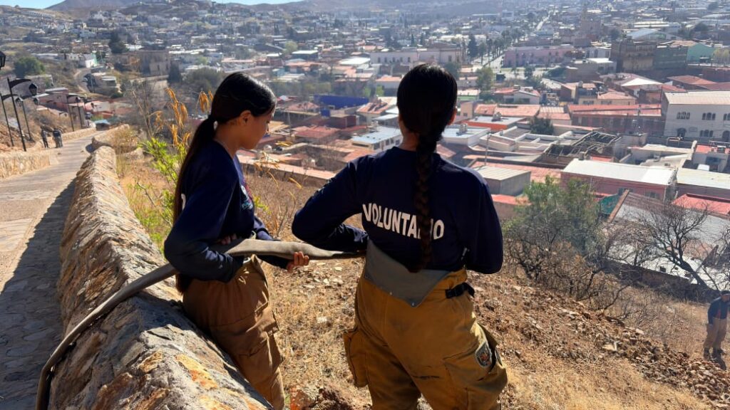 Gobierno de Parral refuerza acciones preventivas con quema controlada en Mina La Prieta