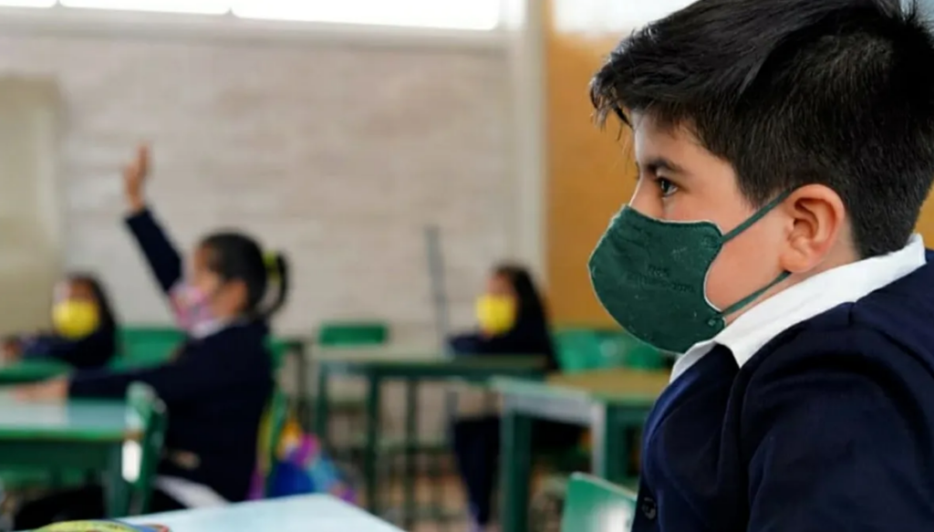 Regresa el cubrebocas a las escuelas del Edomex en 2026 por riesgo de sarampión