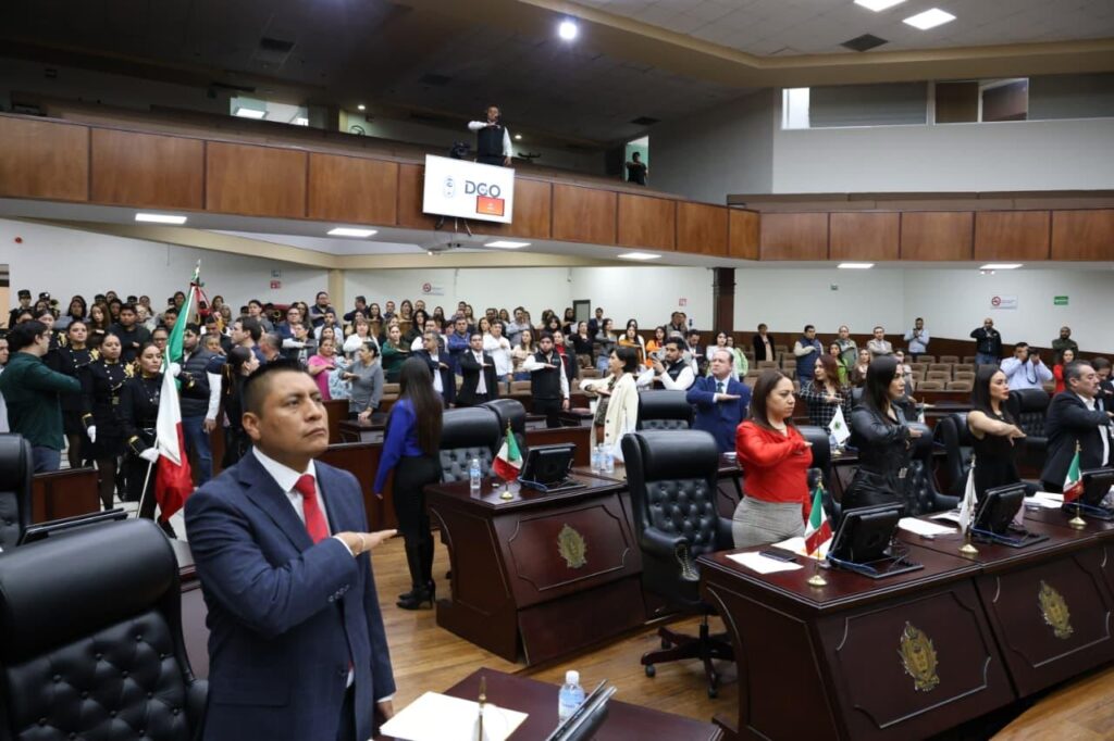 Con llamado a la unidad, Congreso conmemora Día de la Bandera