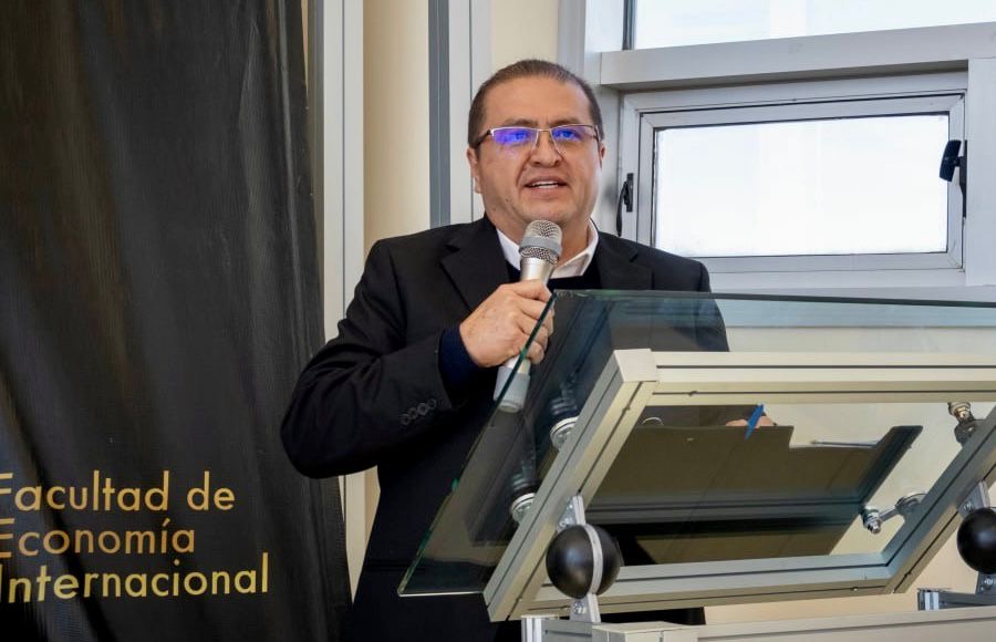 Impulsa alcalde Salvador Calderón oportunidades para la juventud en exitosa Feria de Servicios