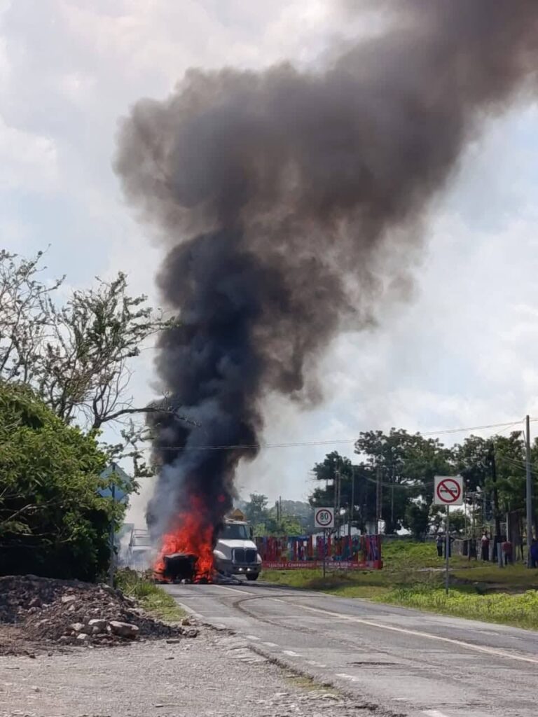 Trail​eros de Parral quedan atrapados en fuego cruzado en carretera de Jalisco
