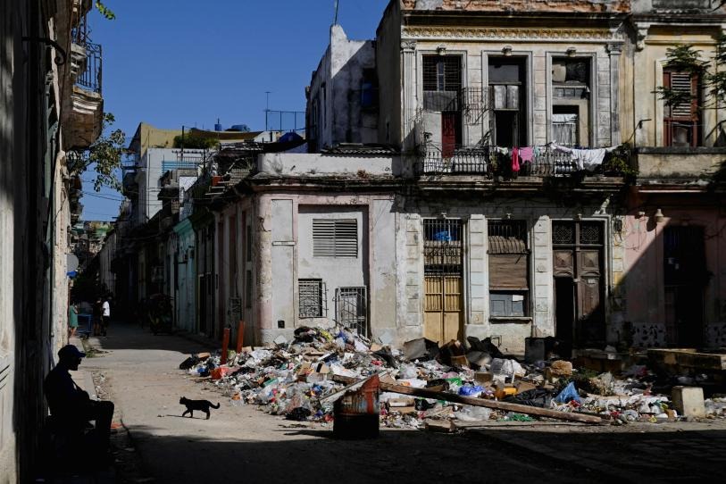 Cuba se llena de basura ante escasez de combustible para camiones recolectores