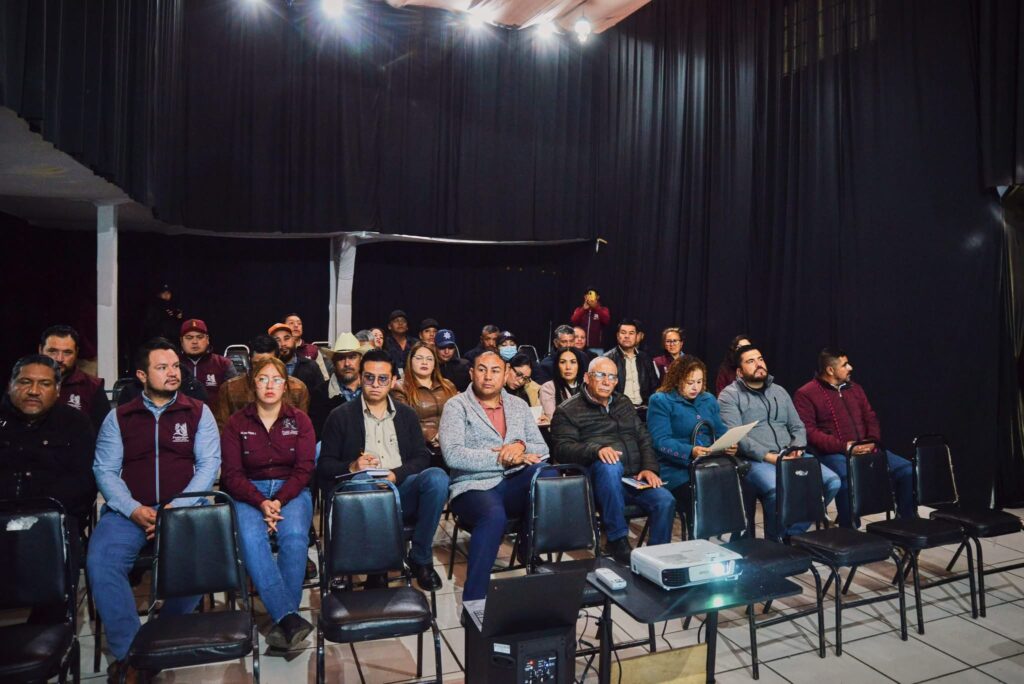 Capacitan funcionarios en cultura legal