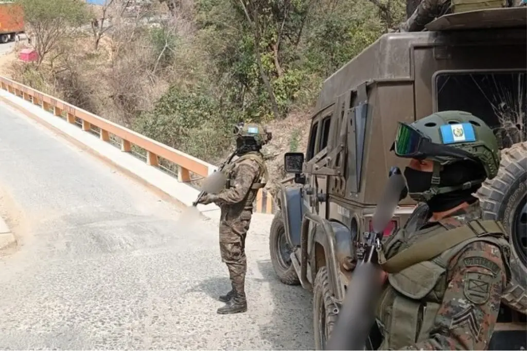 El Ejército de Guatemala refuerza 965 kilómetros de frontera con México