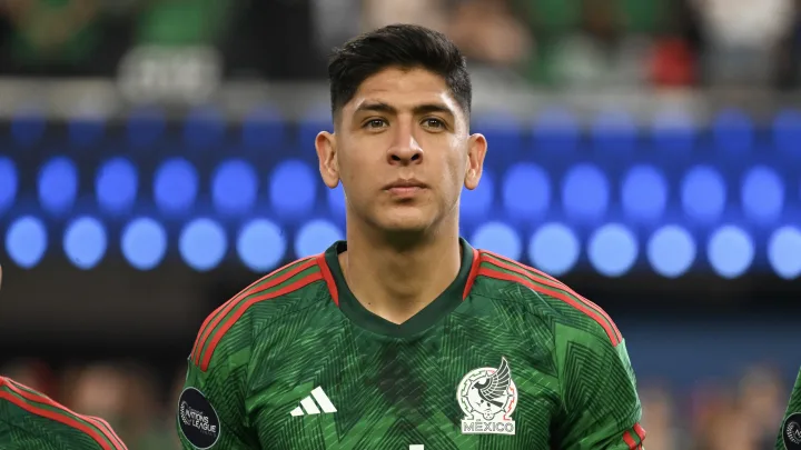 Edson Álvarez reaparece y avanza en su recuperación tras operación