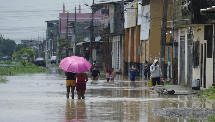 Alerta máxima en seis provincias de Ecuador ante la peor temporada invernal