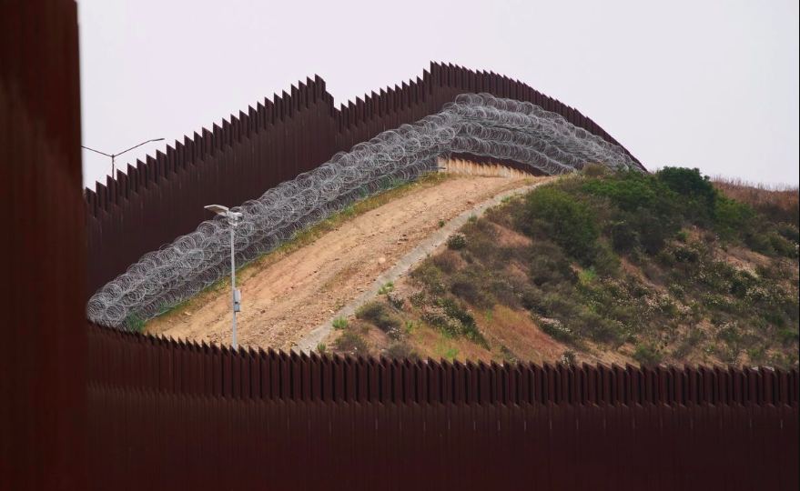 Caos aéreo en Texas tras incidente con láser antidrones