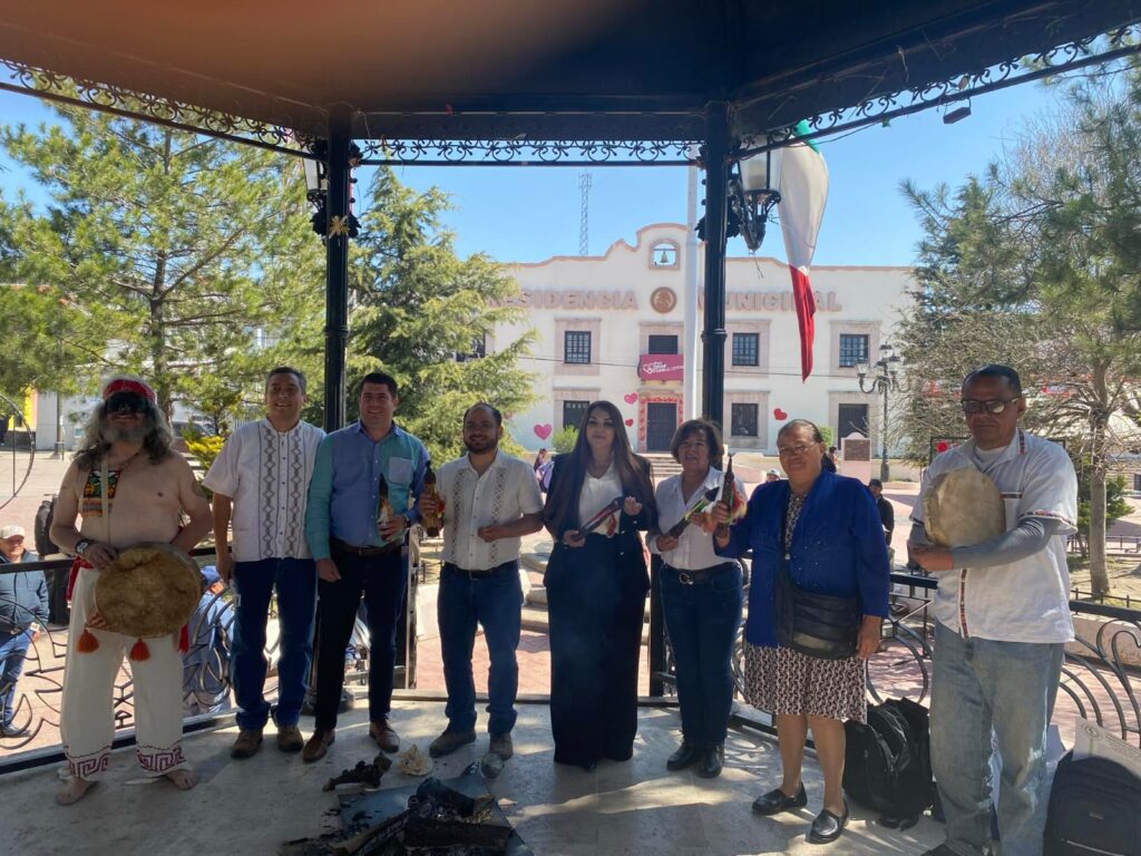 Entregan bastones a autoridades indígenas