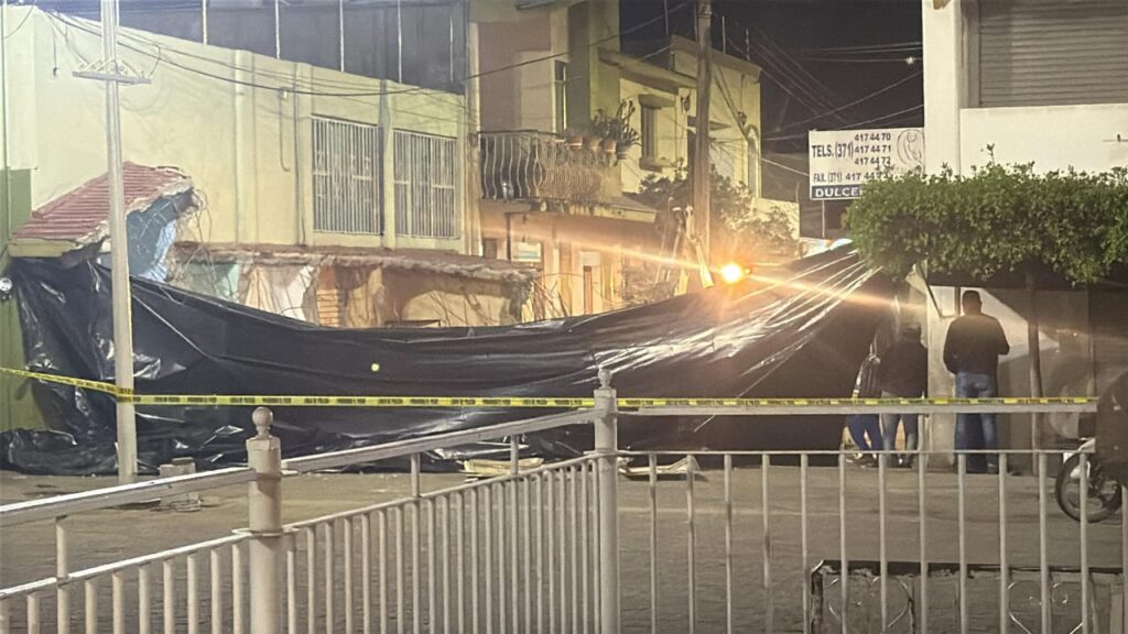 Ayuntamiento de Tuxpan, Jalisco demuele puestos del pasaje Juárez pese a amparo federal vigente