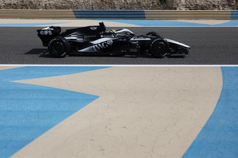 Sensores y fallas mecánicas frenan a Checo Pérez en Bahréin