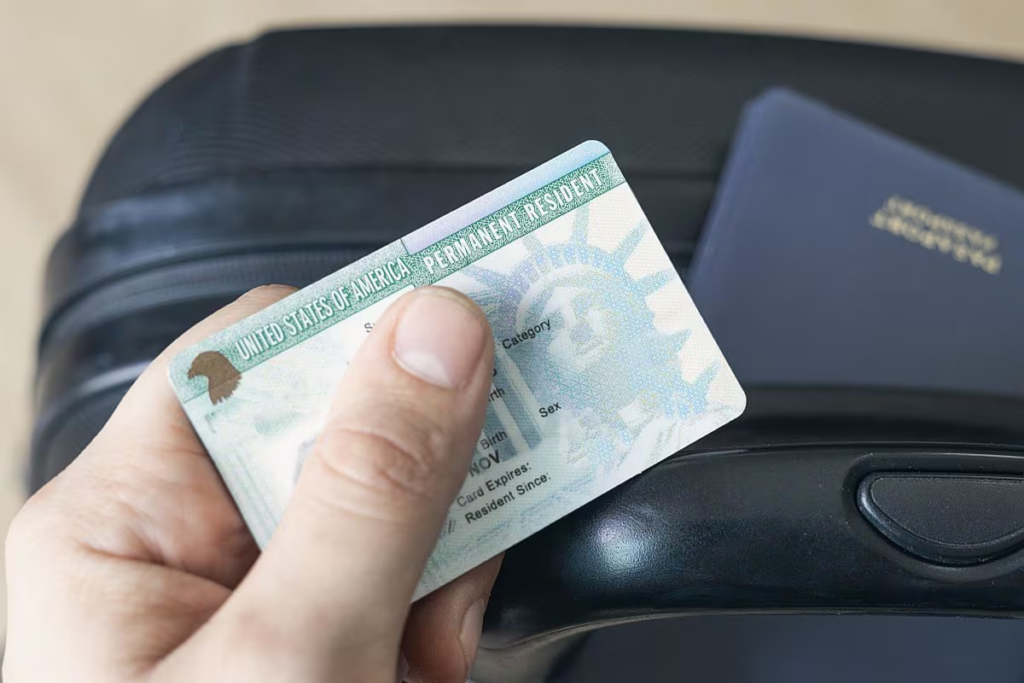 EE. UU. excluiría a empresarios con green card de préstamos gubernamentales