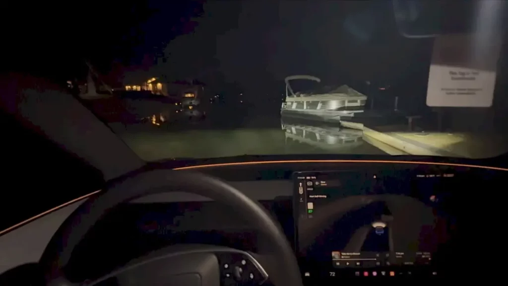 Tesla casi ingresa a un lago con el piloto automático