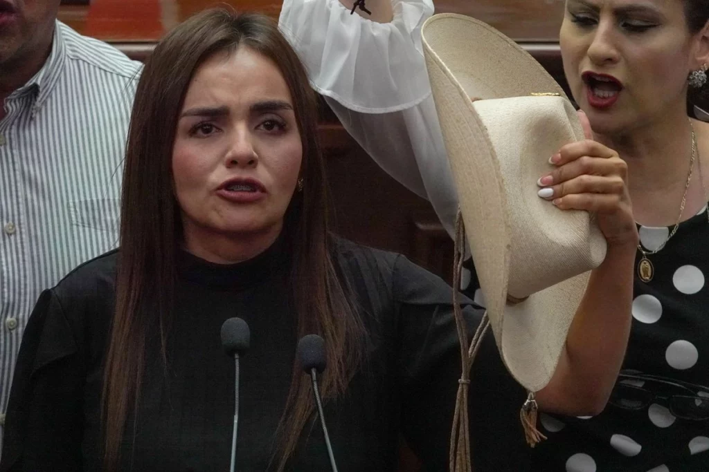 IEM sanciona a Fernández Noroña por violencia política de género contra Grecia Quiroz