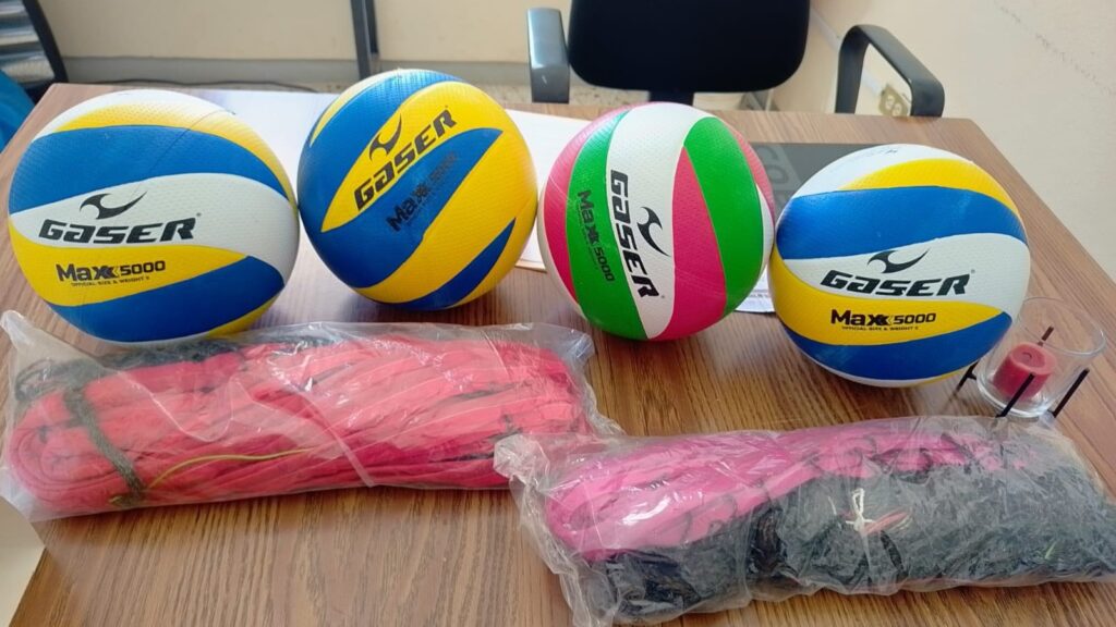 Hacen Entrega de Equipo Deportivo a la Secundaria No. 77