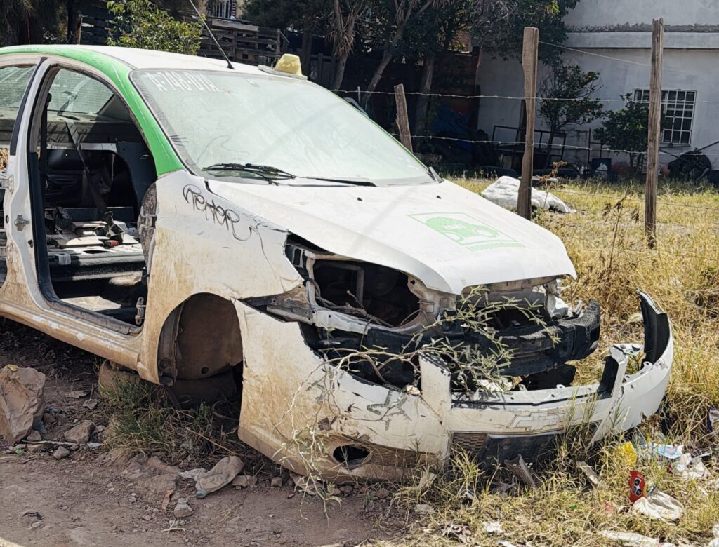En Durango inician operativo para retirar vehículos abandonados en vía pública