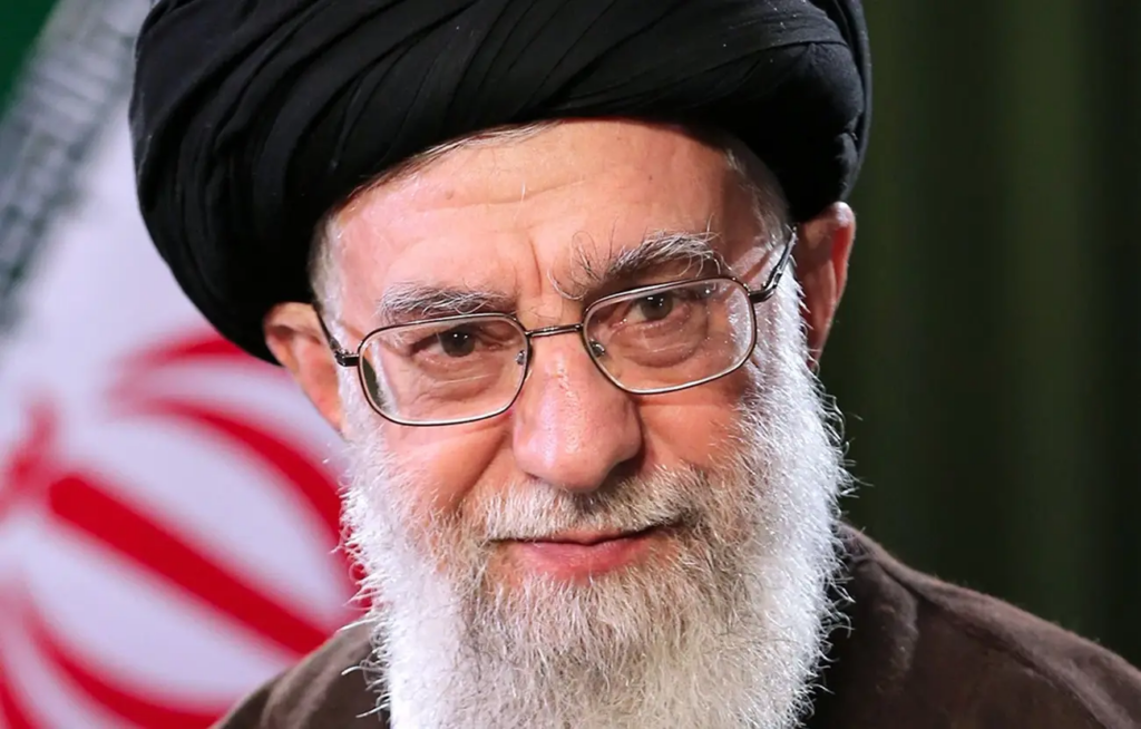 El líder supremo de Irán aprueba reducciones de condena masivas