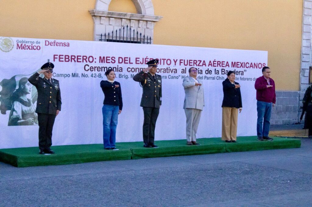 Gobierno de Parral conmemora el Día de la Bandera y abandera a 10 instituciones educativas