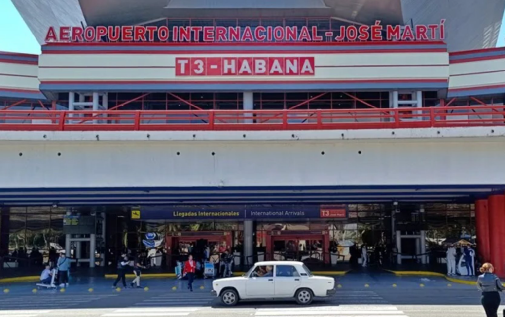 Rusia busca ayudar a Cuba tras quedarse sin combustible para aviones