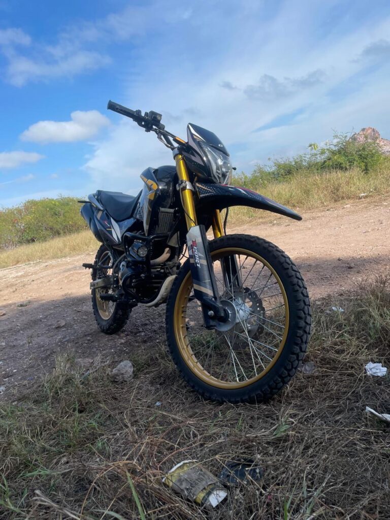 En pleno carnaval de Mazatlán le robaron su motocicleta y viajaron en ella a Durango