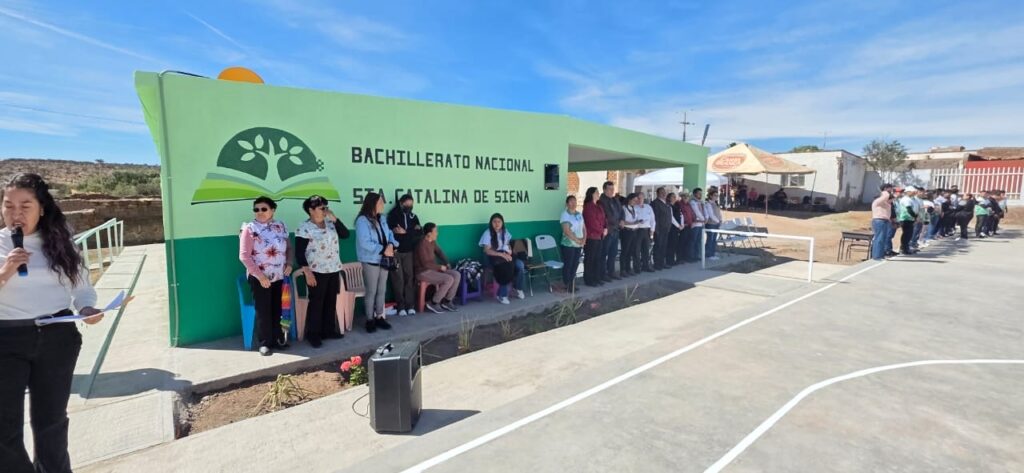 Inauguran nueva cancha y barda perimetral en Telebachillerato de Catalina