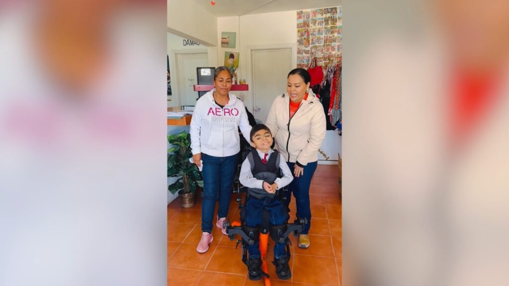 Entregan Equipo Ortopédico a Chuyito; Buscando Cambiar su Vida