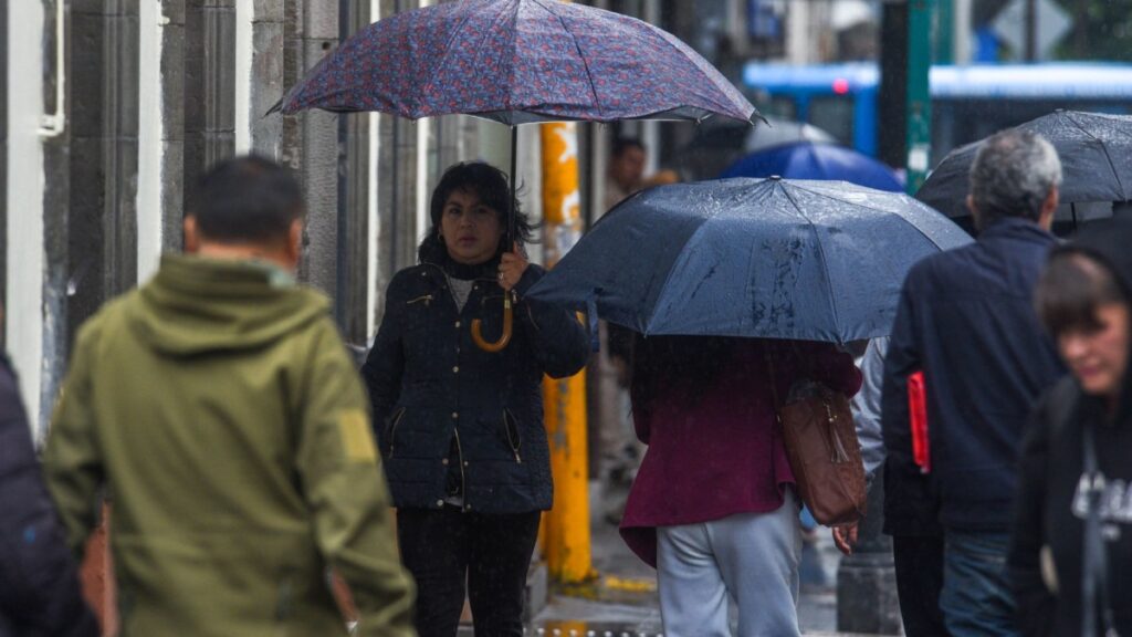 Frente frío 33 provoca lluvias intensas, heladas y fuertes vientos en México