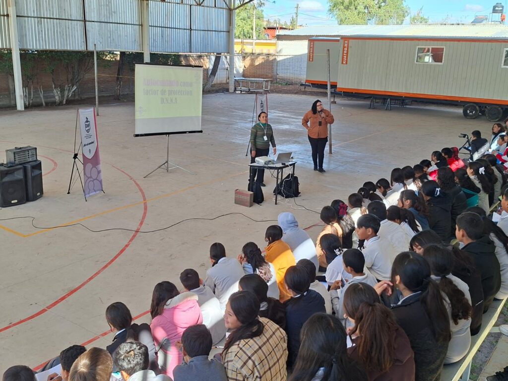 DIF Municipal promueve el autocuidado como factor de protección en el poblado 5 de Mayo.