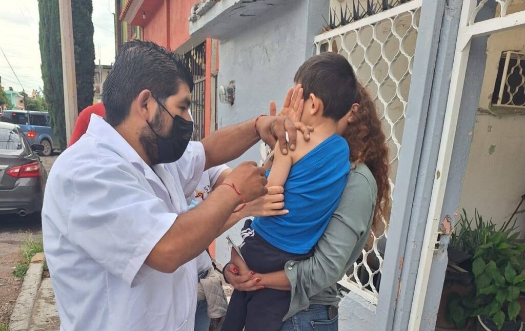 Refuerzan campaña contra el sarampión en Santiago Papasquiaro