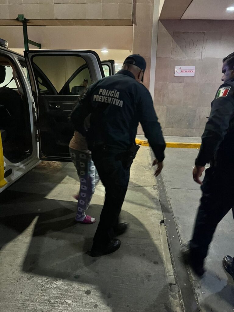 La policía apoya a mujer en labor de parto El Día del Amor y la Amistad
