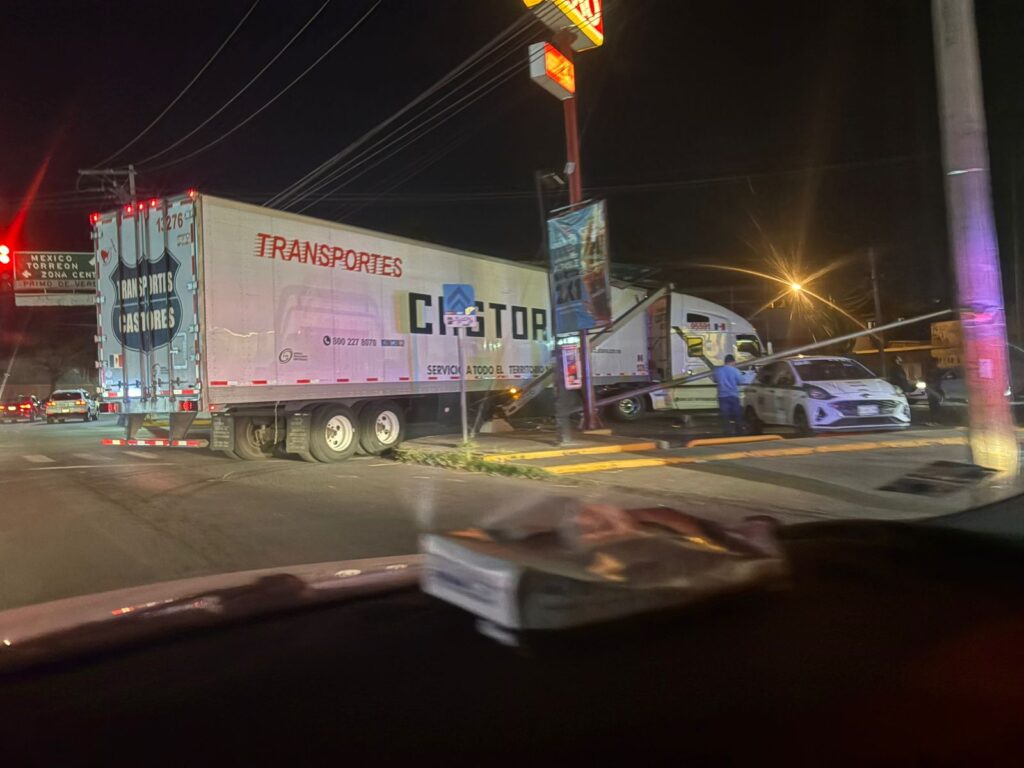 Conductor de la empresa Castores causa caos vial en la ciudad de Durango