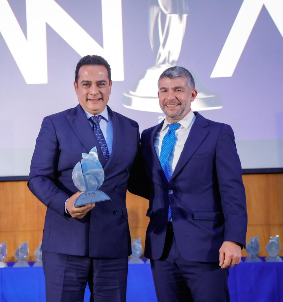 Asociación Nacional de Alcaldes reconoce a Durango; Toño Ochoa recibe galardón