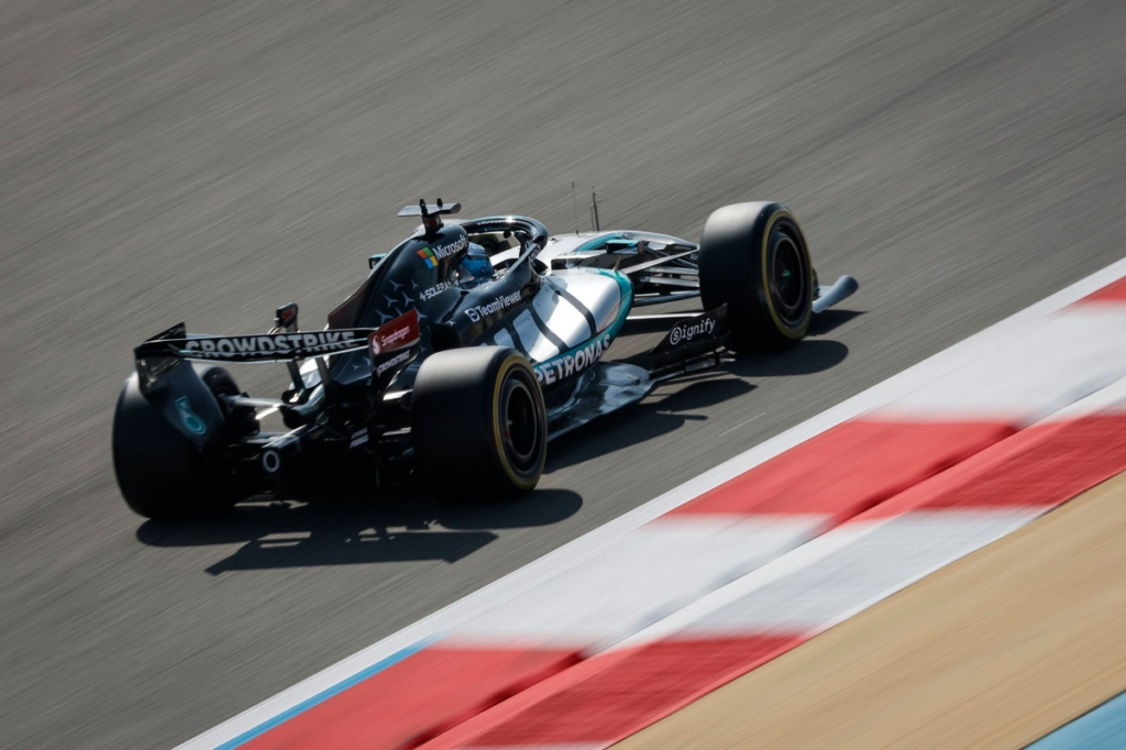 Mercedes lidera la primera tanda de test en Baréin con vuelta histórica
