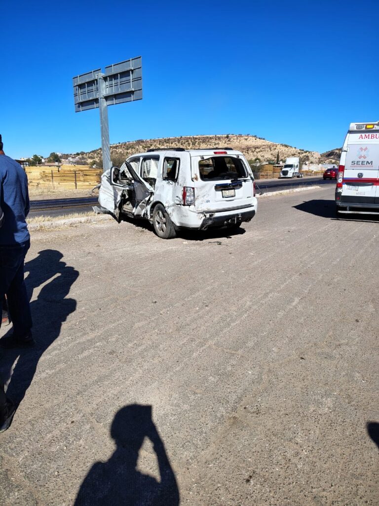 Varios menores de edad iban a una sesión de fotos para quinceañera y se accidentaron