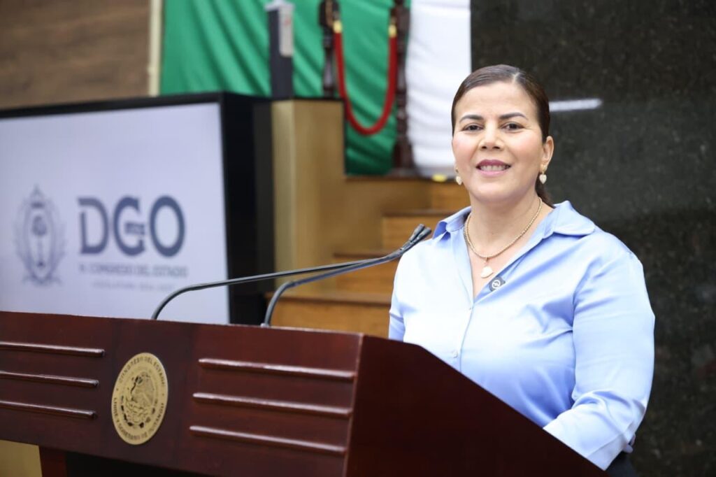 Vero González propone incluir el interés superior de la familia en la Constitución de Durango