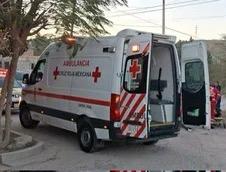 Joven mujer sufre lesiones en volcadura
