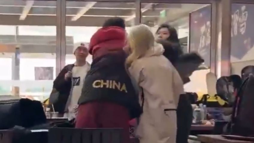 VIDEO: Chica sorprende a su novio con su amante y la ataca en pleno restaurante