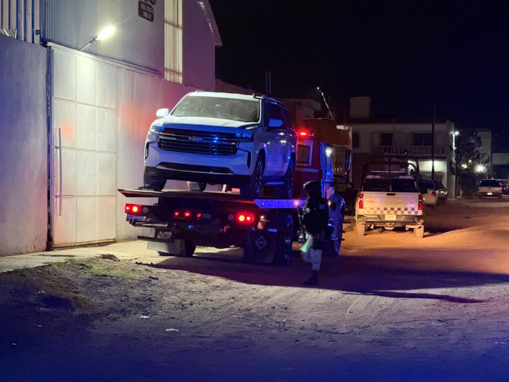 En operativo la Guardia Nacional asegura camioneta blindada, al parecer con reporte de robo