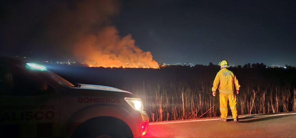 Activan Emergencia Atmosférica en Zapotlán El Grande y Zapotiltic por incendio; suspenden clases matutinas