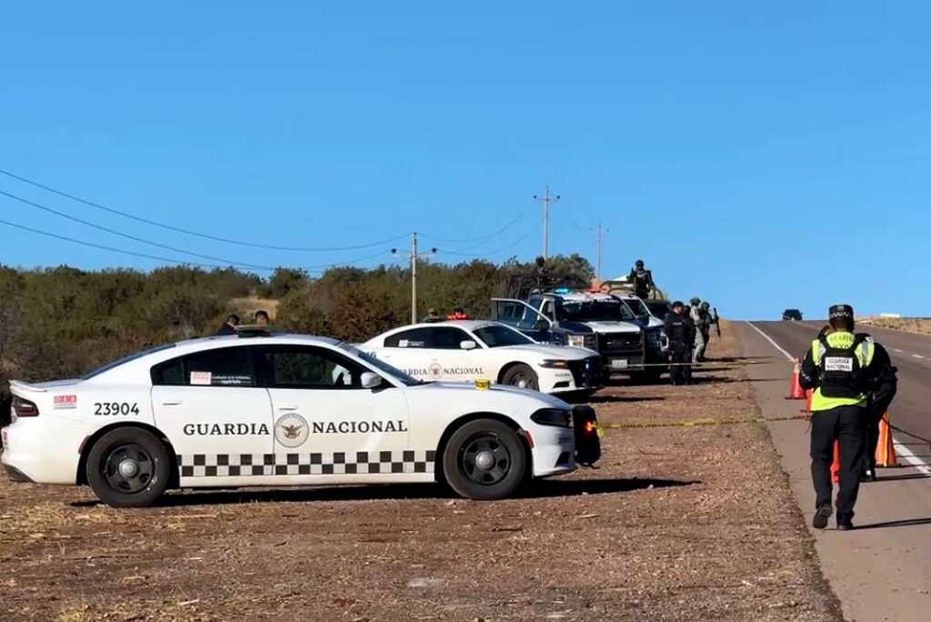 Hallan tres ejecutados con mensaje en la carretera a Cuauhtémoc