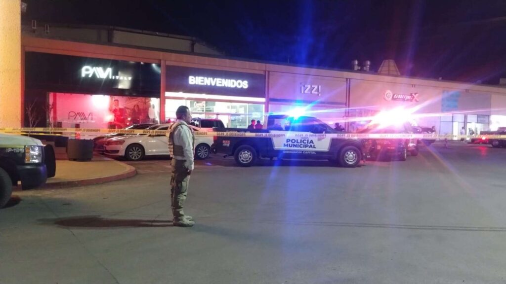 Muere hombre tras infarto afuera de Fashion Mall en Chihuahua