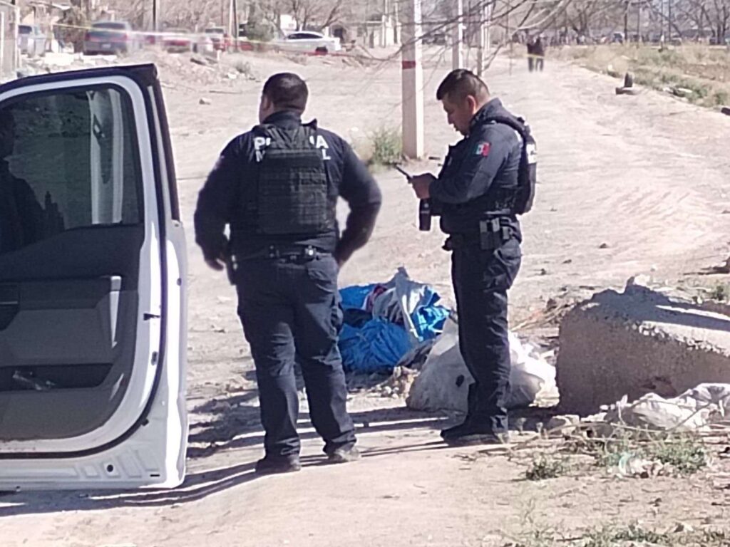 Hallan cuerpo maniatado en lote baldío en Ciudad Juárez