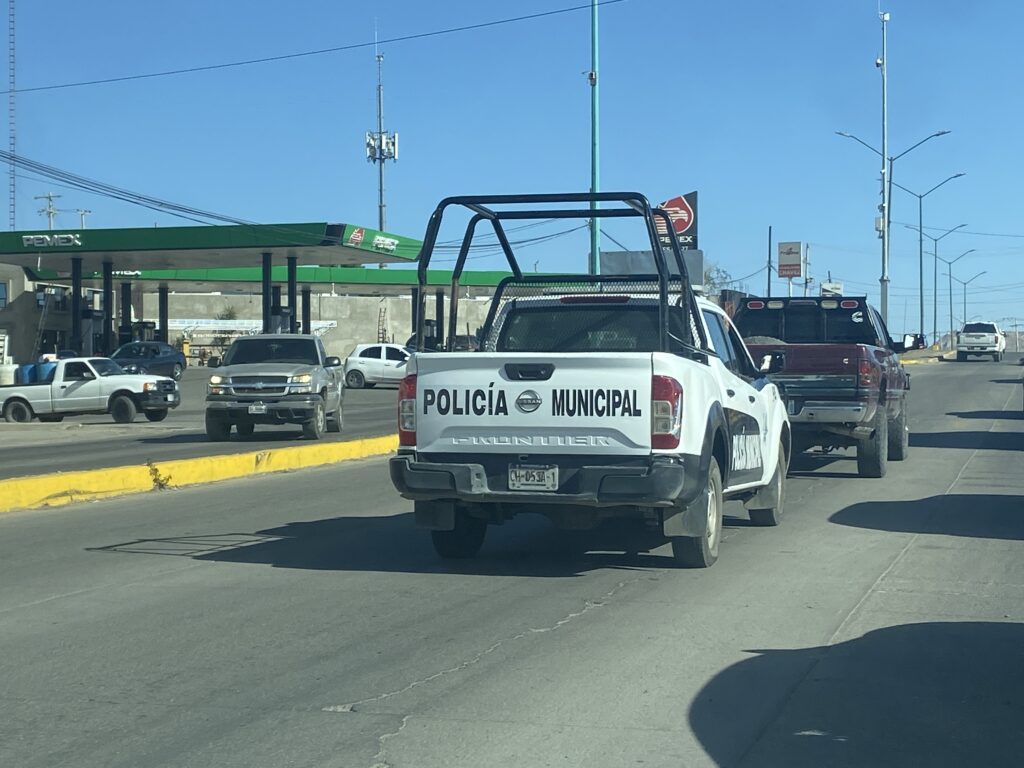 Se cuelga de camión gasero y queda grave en Palmilla