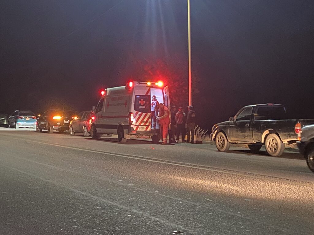 Brutal choque en el periférico deja motociclista con lesión expuesta en la mano