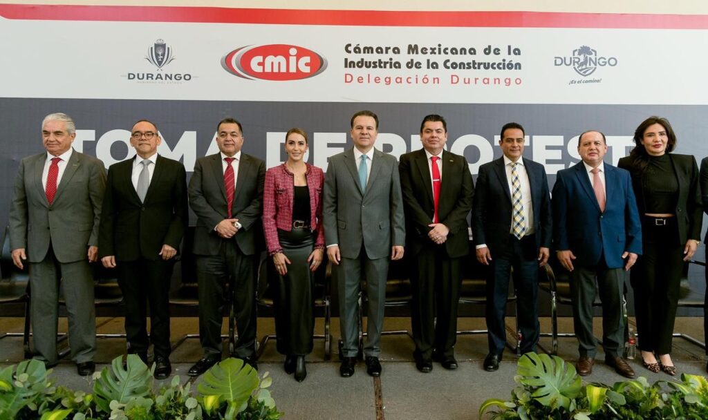 Obra en Durango debe quedarse en manos locales: Esteban en toma de protesta de la CMIC