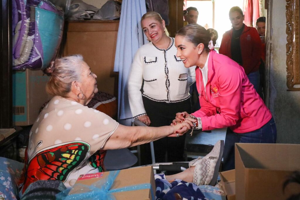 Marisol Rosso entrega apoyos de movilidad y recorre domicilios en Mapimí