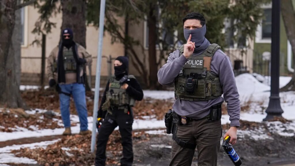 Votantes multiculturales respaldan cierre del DHS y piden cambios urgentes en ICE
