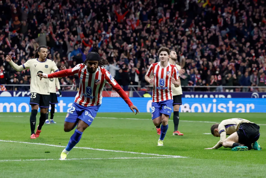 El Atlético de Madrid humilla al Barcelona y acaricia la fina