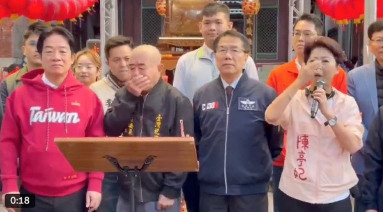 VIDEO: Vomitan al presidente de Taiwán en un evento público