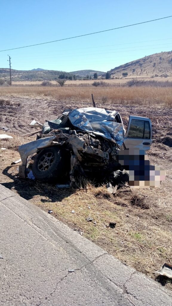 Encontronazo de autobús con camioneta dejó a dos personas sin vida y a cinco heridas
