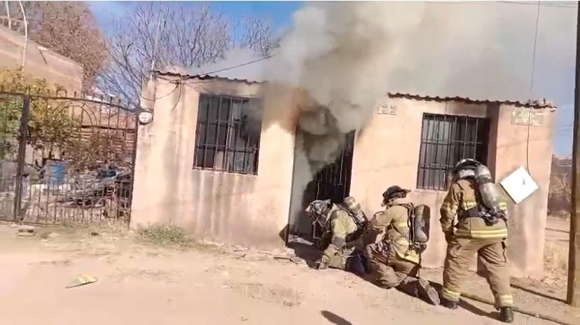 Incendio deja sin pertenencias a familia de Durango y el DIF la apoya
